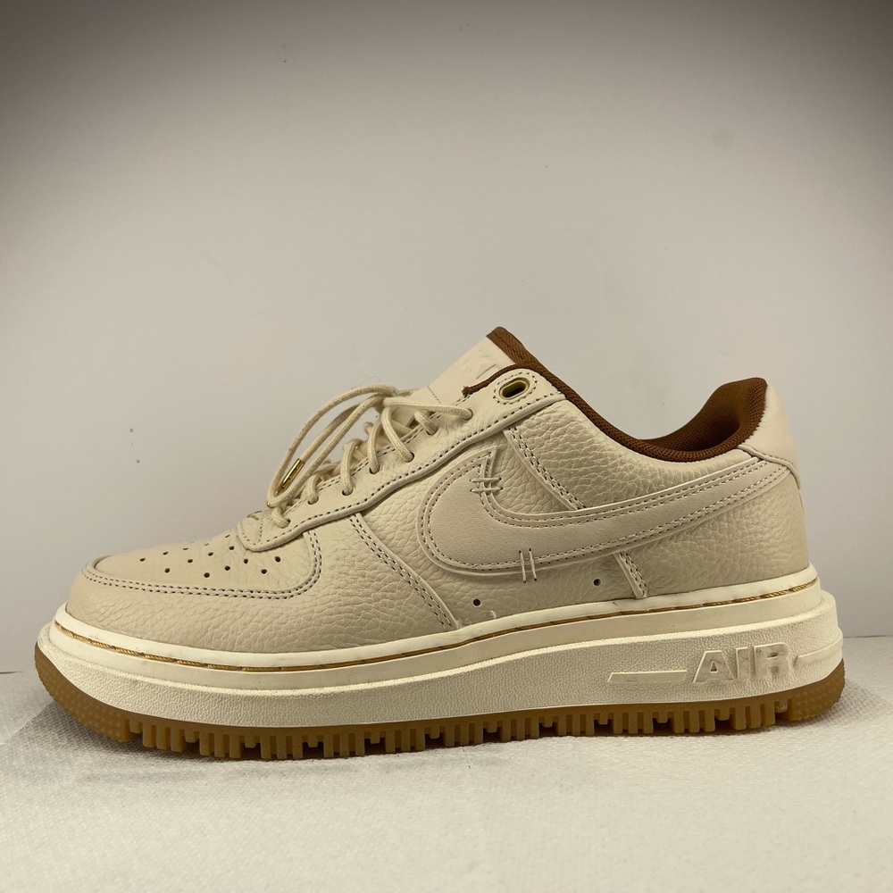 Nike Men's Beige Leather Sneakers